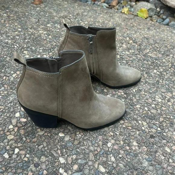 Cole Haan Women's Chesney Bootie Ankle Boot Shoes, Greystone Leather Size 9.5 - Picture 9 of 13
